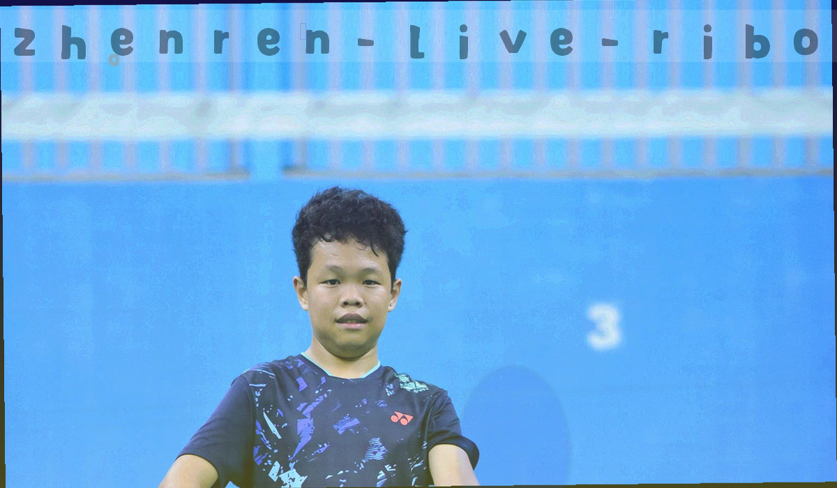 三张并排的工作台面，分别放着索引卡、标注笔和记录本